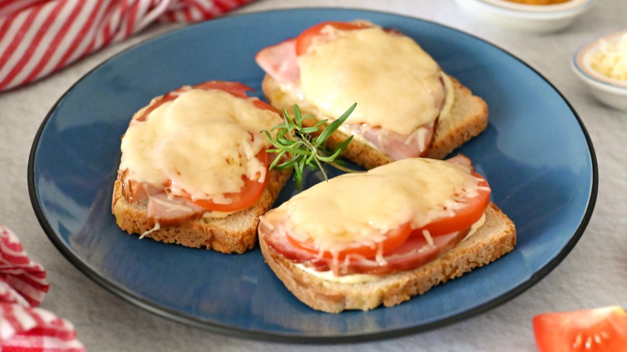 🥪 Сытные горячие бутерброды за 10 минут — секрет в чесночном майонезе! смотреть онлайн