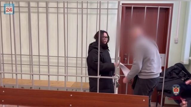 Грозит до 10 лет: девушку, сопровождавшую "похищенного" в Красноярске школьника, отправили в СИЗО смотреть онлайн