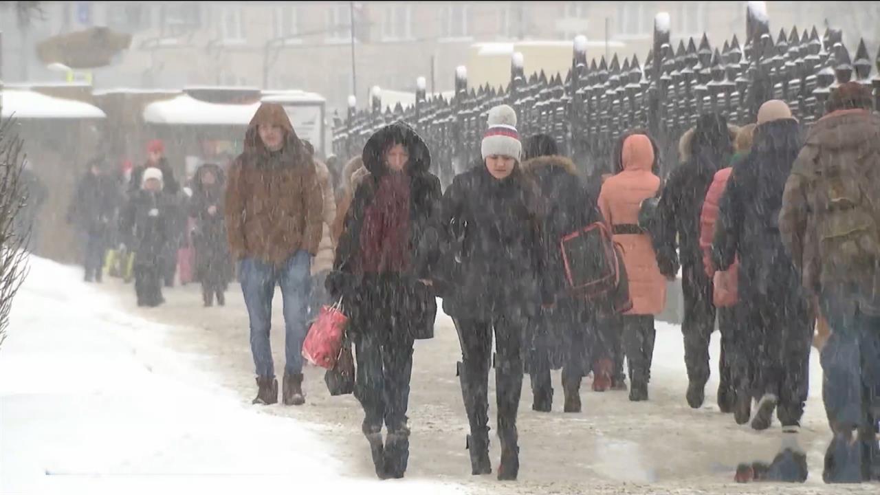 Синоптики предупредили о двухдневном снегопаде в Москве. смотреть онлайн