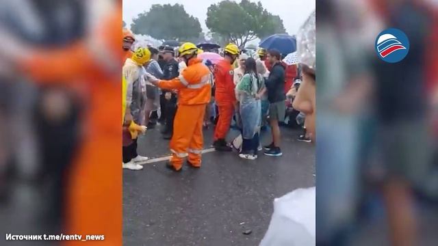 Молния ударила в толпу людей в Бразилии. Пострадали более 70 человек смотреть онлайн