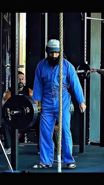 Анатолий прикалывается над качками😂😳 смотреть онлайн