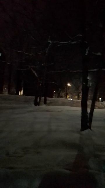 Электричка в жилом квартале смотреть онлайн