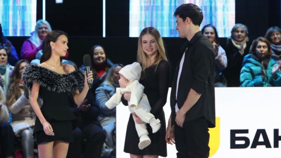 Выпуск Ледникового периода с Алиной Загитовой прошёл удачно и спасение малыша из тонущей машины. смотреть онлайн