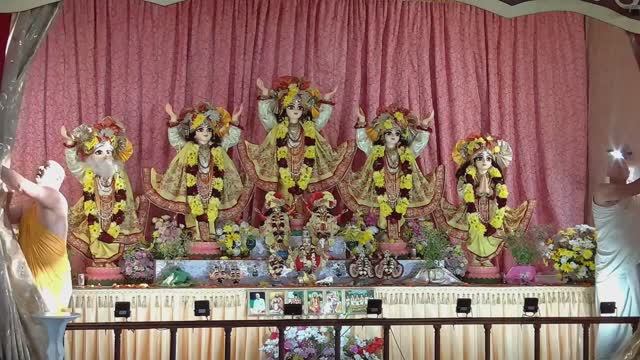 2025.09.23 Приветствие Божеств и Гуру-пуджа Шриле Прабхупаде смотреть онлайн