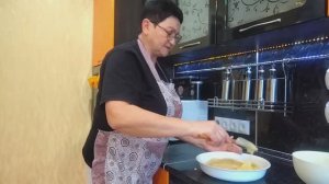 ВАДИМ ЖДЁТ НЕ ДОЖДЁТСЯ, ВЕСЬ СЛЮНОЙ ИЗОШЕЛ😀