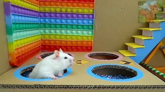 Маленький хомяк отправляется в опасное путешествие, чтобы успеть на поезд, и прибывает в последнюю м смотреть онлайн