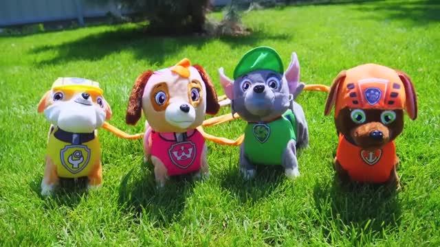 Настя и папа строят домики для собак ⧸ Nastya and papa makes playhouse смотреть онлайн