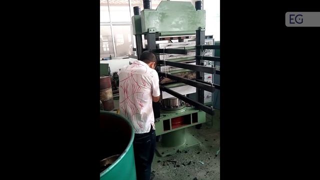 Пресс для вулканизации резиновой крошки ST-550*550/0.50 смотреть онлайн