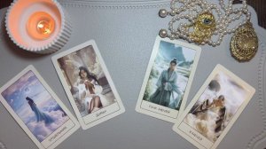 Таро расклад "Чувства мужчины к Вам и к сопернице-любовный треугольник"