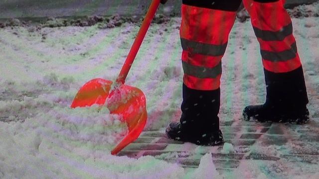 Зима заваливает пушистыми снежинками ПОДПИШИСЬ смотреть онлайн