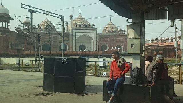 Приехали в Агру!Перрон! смотреть онлайн