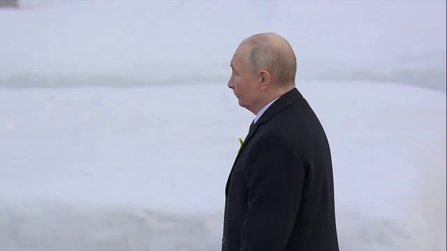 Путин возложил венок к монументу Мать-Родина на Пискаревском кладбище. 27.01.2026. смотреть онлайн