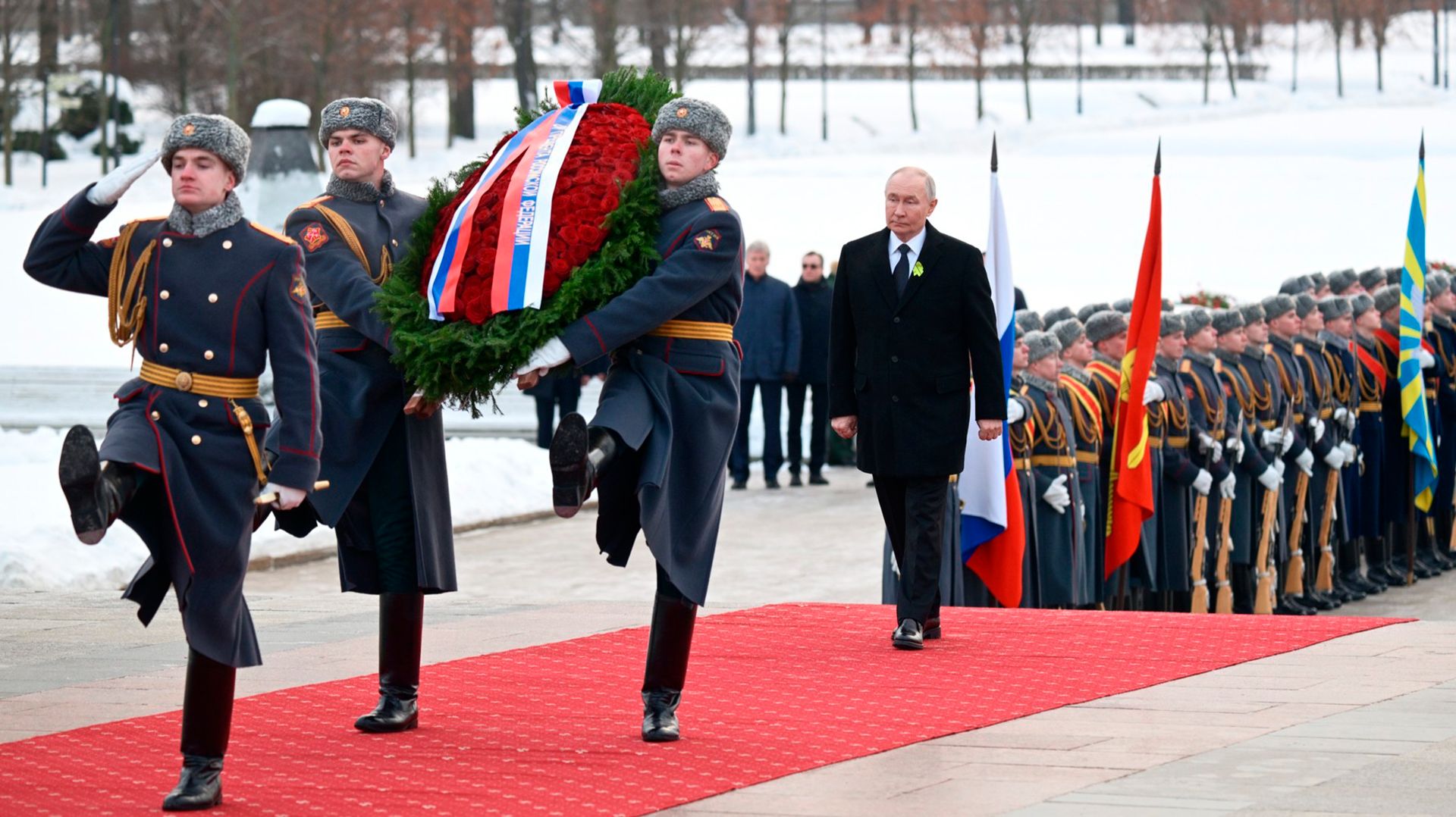 День Ленинградской Победы: память, цветы и личная история президента смотреть онлайн