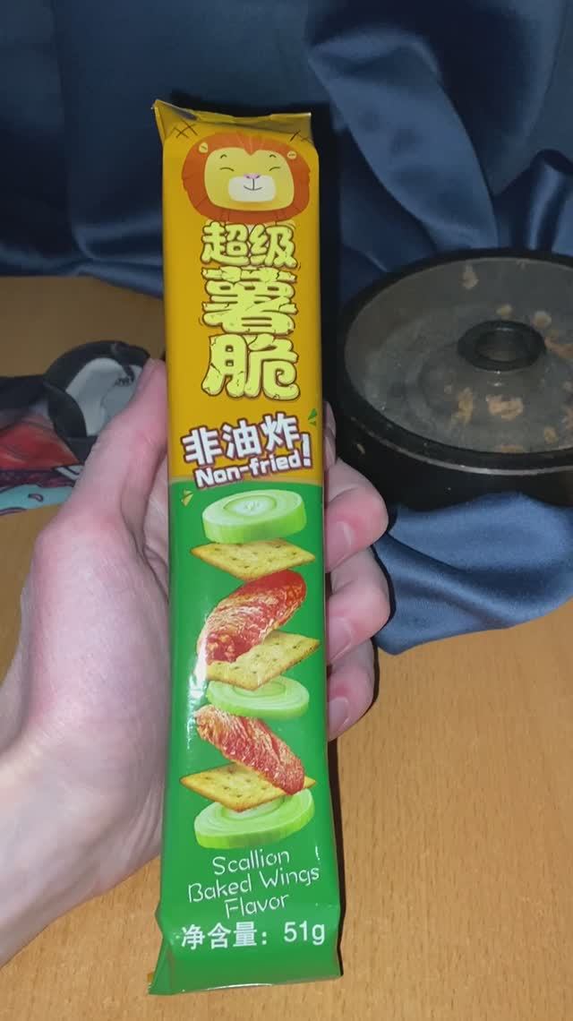 КИТАЙЦЫ ПРОДОЛЖАЮТ ИМПОРТ ЧИПСОВ В РОССИЮ!NON FRIED СНЕКИ ЖАРЕННЫЕ КРЫЛЫШКИ СО ВКУСОМ ЗЕЛЁНОГО ЛУКА смотреть онлайн