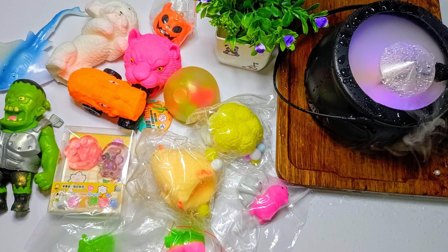 АСМР СКВИШИ 🥰 волшебный горшочек на распаковке сквишей и антистрессы 🥰 смотреть онлайн