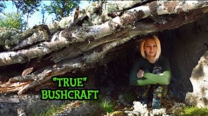 Девушка одна в лесу, натуральное укрытие, бушкрафт.