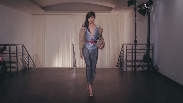 Показ коллекции Andreas Kronthaler для Vivienne Westwood весна-лето 2025 смотреть онлайн