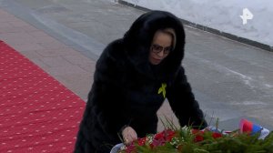 На Пискаревском кладбище почтили память жертв блокады Ленинграда