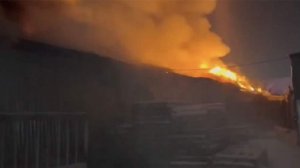 В Волгограде загорелся склад на площади 1 тыс. кв. м