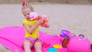 Настя и её обычный день с куклой