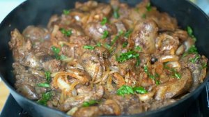 Печень куриная жареная с луком. Куриная печень на сковороде