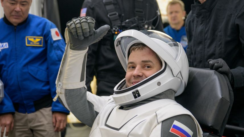 Эвакуированного с экипажем Crew-11 космонавта встретили в Звездном городке смотреть онлайн