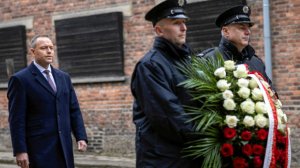 Захарова назвала заявление Навроцкого глумлением над памятью жертв холокоста