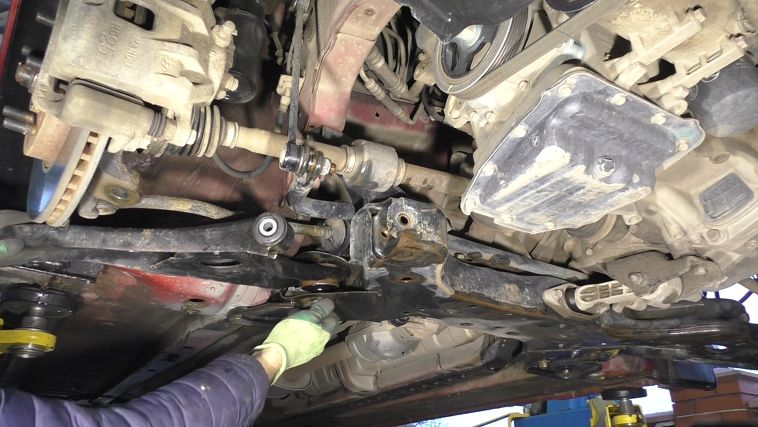 Замена передних сайлентблоков передних рычагов на Hyundai Elantra 1,6 Хендай Элантра 2012 смотреть онлайн