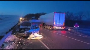 В Курской области в ДТП с участием полицейской машины и фуры погибли 2 человека