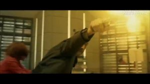 С 45-ым калибром я тоже неплохо управляюсь / Момент из фильма - Васаби (2001)