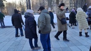 А ну давай веселись народ. Танцы.