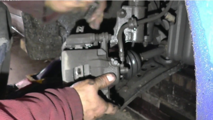 Замена шаровой опоры Chevrolet Aveo смотреть онлайн