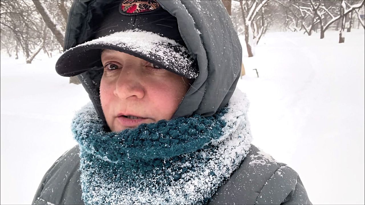 Снежный КОЛЛАПС в Москве 💥ЦУМ / Ёлка Крида ОТСТОЙ🎄Что беру из вещей в зимний Адлер! смотреть онлайн