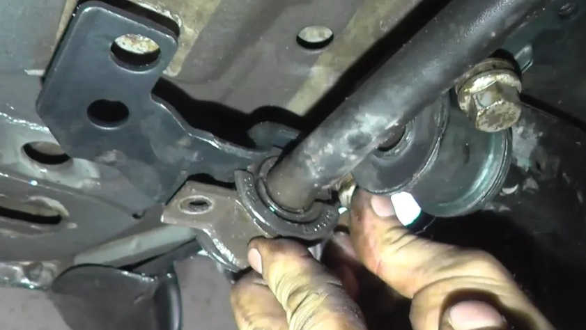 Замена сайленблоков и резинки стабилизатора передней подвески FIAT Albea смотреть онлайн