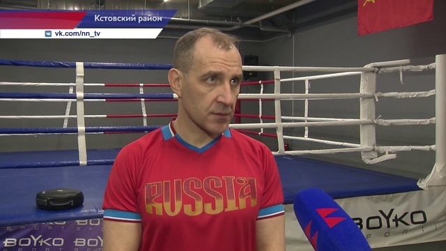 С кандидаткой в мастера спорта по боксу в её родной спортшколе пообщался наш корреспондент смотреть онлайн