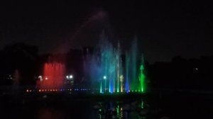 Цветные фонтаны в парке!