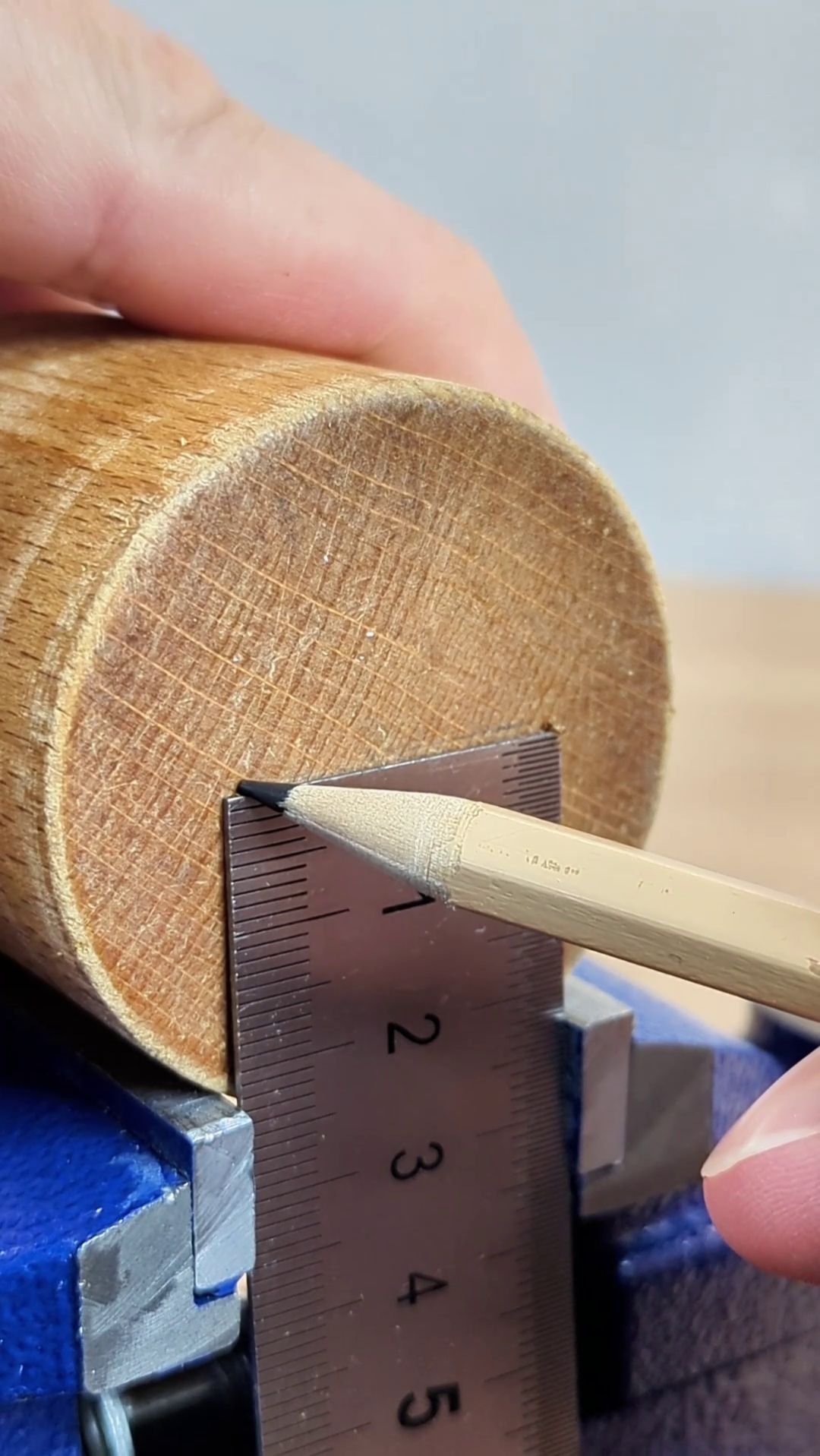 Обязательно запомни эту хитрость! Как найти центр деревянного бревна смотреть онлайн