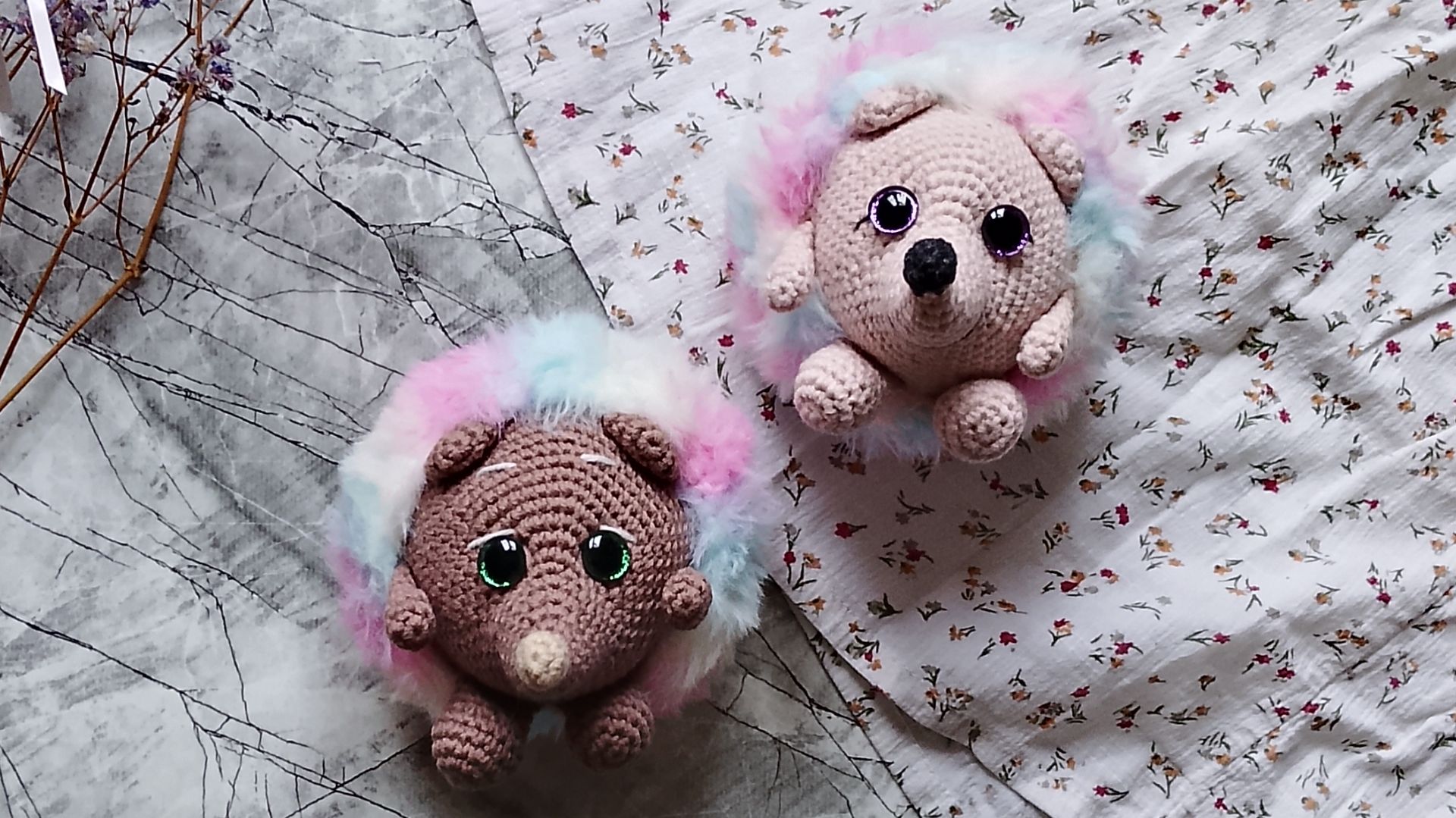 3/26. Вязаные ежики, пауки, медведь и Арлекино. Готов чепчик для дочки. смотреть онлайн