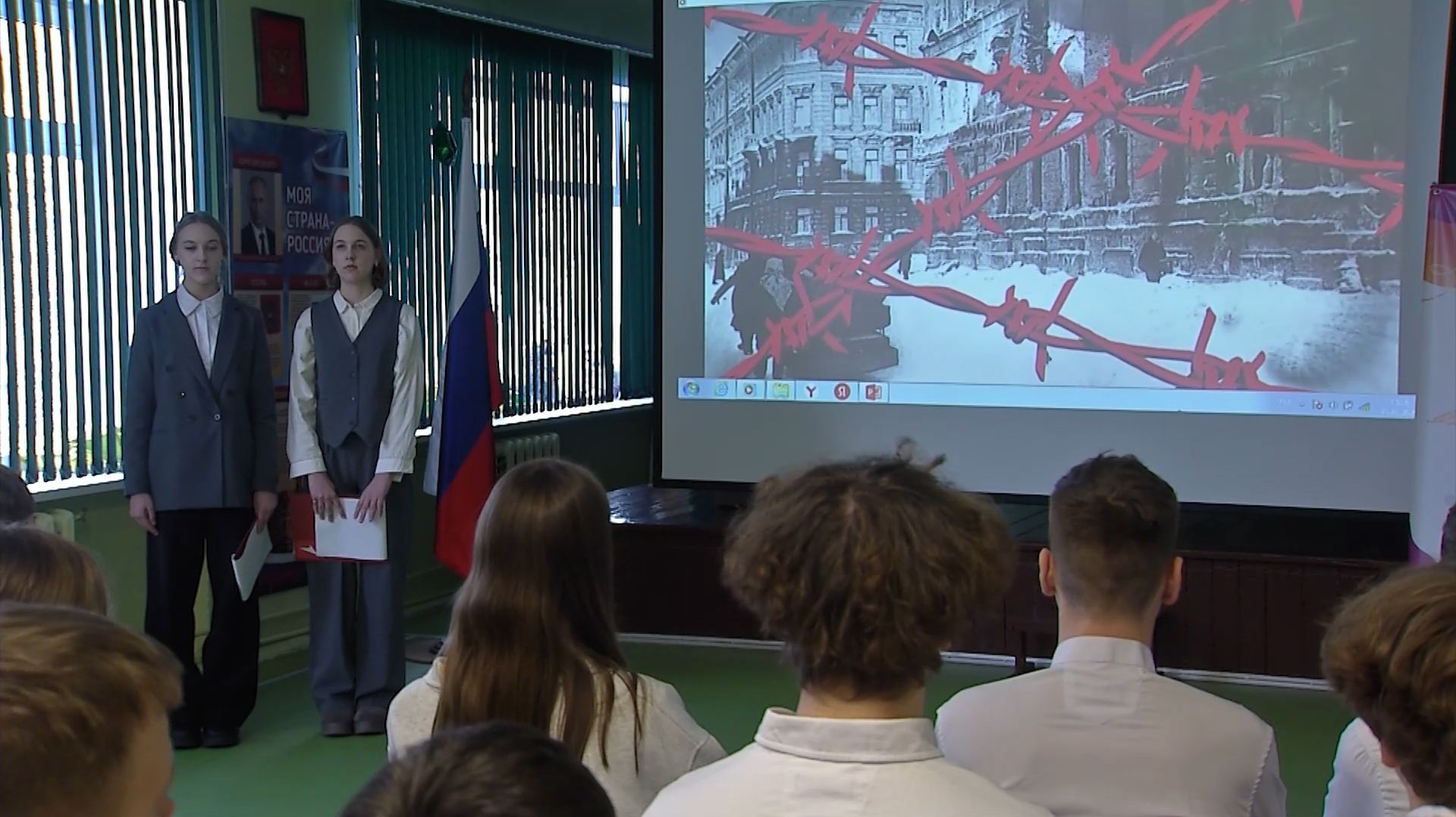 «Блокадный хлеб» раздавали сегодня ученики школы №27 на улицах Серова смотреть онлайн