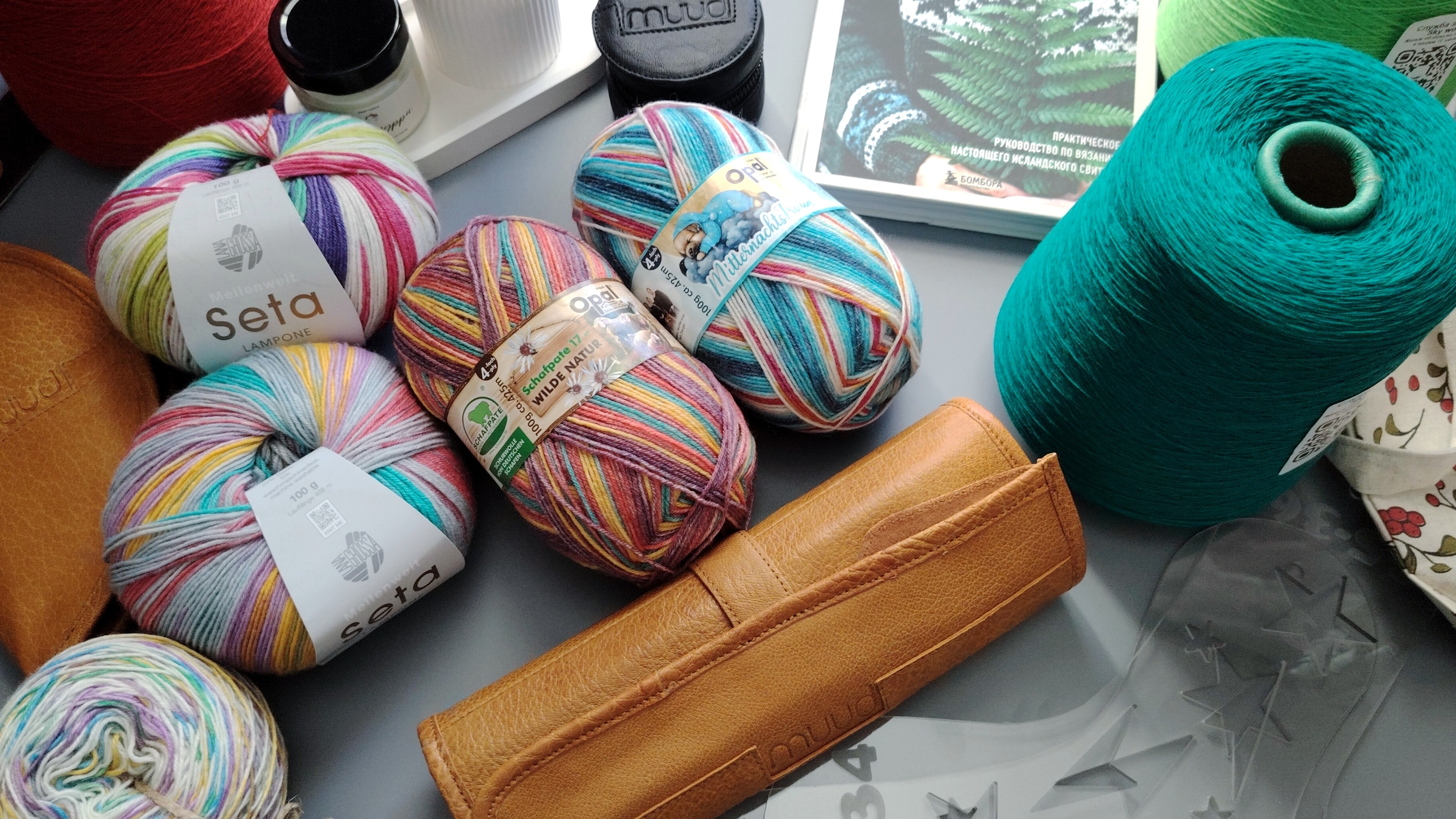 ВЯЗАЛЬНЫЙ ВЛОГ 01/26 Спицы Lantern moon, новая пряжа, органайзеры Muud, носочки из остатков смотреть онлайн