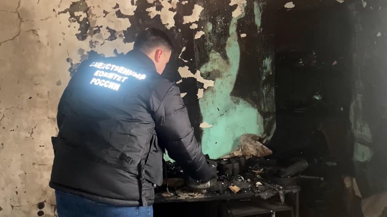 Следователи работают на месте пожара в частном доме в Балашихе: видео смотреть онлайн