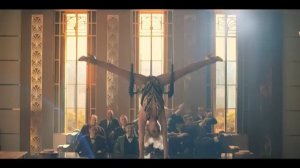 Рекламный ролик мюзикла "Шмигадун" - воздушная гимнастка на трапеции зажигает в зале суда!