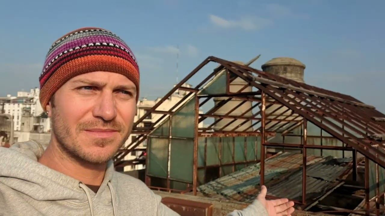 Живу в Аргентине. Бомжи, мусор, криминальный район. Пою на крыше. Залез в заброшенный дом. Заброшка смотреть онлайн