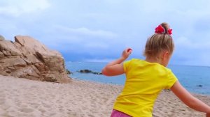 Настя и её обычный день с куклой