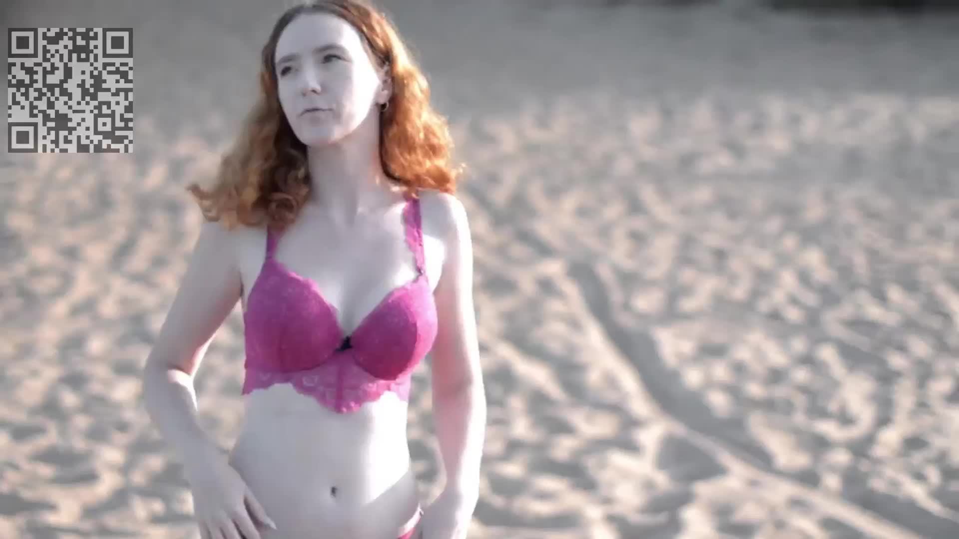 Девушка на пляже смотреть онлайн