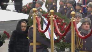 На Пискаревском кладбище почтили память жертв блокады Ленинграда