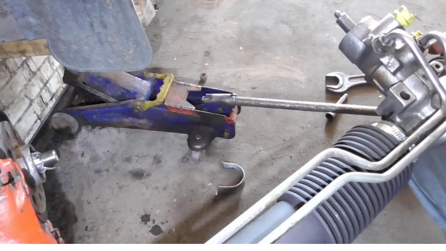 Замена рулевой рейки, наконечника и сайлентблоков рулевых тяг Opel Vectra A смотреть онлайн