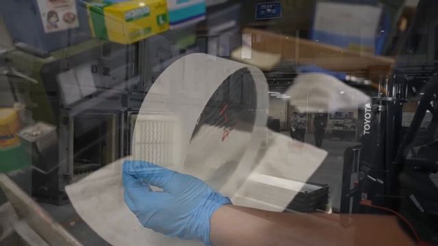 Как изготавливается специальное оптическое стекло, способное управлять светом. смотреть онлайн