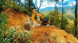 Экскаватор JCB Для строительства Горных Дорог: Резка Горных Пород и Дорожное Строительство