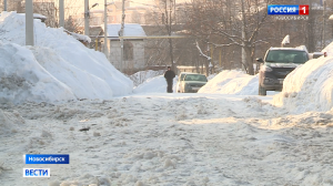 Коммунальная авария превратила в ледовый каток улицу Клязьминскую в Новосибирске